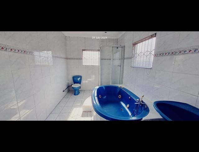 6 BEDROOM FREESTANDING FOR SALE IN MOUNTAIN RISE